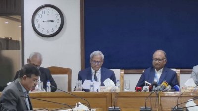 বক্তব্য রাখছেন দুর্নীতি দমন কমিশনের চেয়ারম্যান ড. মোহাম্মদ আবদুল মোমেন