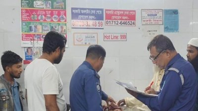 আনোয়ারকে উদ্ধার করে উপজেলা স্বাস্থ্য কমপ্লেক্সে নেওয়া হলে চিকিৎসক মৃত ঘোষণা করেন