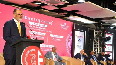 উদ্বোধন অনুষ্ঠানে প্রধান অতিথির বক্তব্য রাখছেন বাণিজ্য উপদেষ্টা শেখ বশিরউদ্দীন
