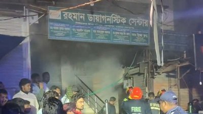 আগুন পুরোপুরি নেভাতে সময় লাগে প্রায় ২ ঘণ্টা/ বাংলা ট্রিবিউন