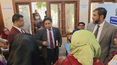 রাজধানীর আগারগাঁওয়ের শেরেবাংলা নগর সরকারি বালিকা উচ্চ বিদ্যালয়ে ইসি আয়োজিত মক ভোটিংয়ে এই ঘটনা ঘটে