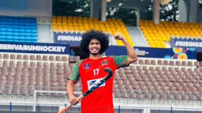 হ্যাটট্রিক করেন আমিরুল।
