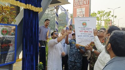 দ্বি-তল কাঠামোয় নির্মিত ট্রাফিক পুলিশ বক্স উদ্বোধন করলেন ডিএনসিসি প্রশাসক