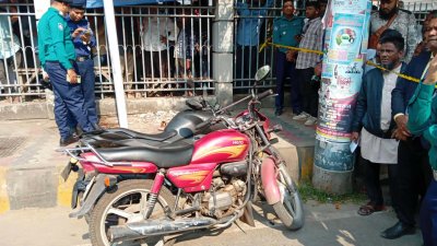 ঘটনাস্থলে পুলিশ