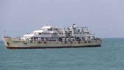 কক্সবাজার থেকে সেন্টমার্টিনগামী জাহাজ