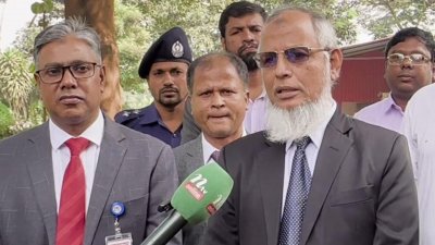 সোমবার বিকালে নারায়ণগঞ্জে সাংবাদিকদের সঙ্গে কথা বলেন নির্বাচন কমিশনার (ইসি) মো. আনোয়ারুল ইসলাম সরকার