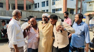 আহত আবুল বাশার বসুকে হাসপাতালে নেওয়া হয়েছে