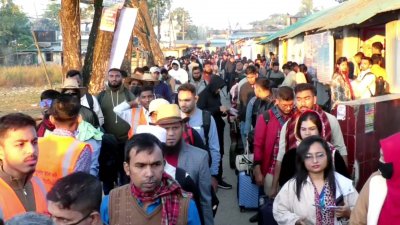 কক্সবাজারের নুনিয়াছড়া বিআইটিডব্লিউ ঘাটে পর্যটকের ভিড়