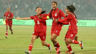 বাংলাদেশের পক্ষে একমাত্র গোলটি করেছেন মারিয়া মান্দা (৮ নম্বর জার্সি)