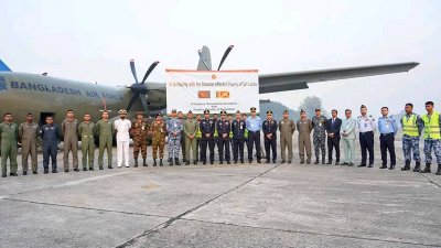 শ্রীলঙ্কায় ঘূর্ণিঝড় ও বন্যায় ক্ষতিগ্রস্তদের জন্য ত্রাণ পাঠালো বাংলাদেশ