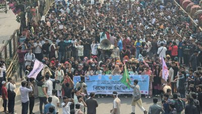 সাত কলেজের শিক্ষার্থীদের বিক্ষোভ মিছিল