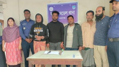নিহতের স্ত্রী বাউলশিল্পী সোনিয়া আক্তার, তার প্রেমিক মেহেদী হাসানসহ ছয় জনকে গ্রেফতার করেছে পুলিশ