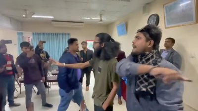 সাংবাদিকদের হুমকি যুবশক্তির দুই নেতার