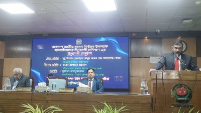 প্রশিক্ষণ কর্মশালায় বক্তব্য রাখছেন নির্বাচন কমিশনার আবুল ফজল মো. সানাউল্লাহ