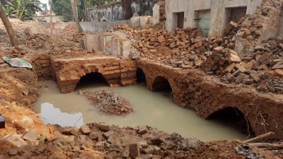 রাজশাহী নগরের সিপাইপাড়া এলাকায় অবস্থিত দিঘাপতিয়ার রাজবংশের রাজা হেমেন্দ্র নারায়ণ রায়ের ছেলে সন্দীপ কুমার রায়ের বাড়িটি আর না ভাঙার সিদ্ধান্ত নিয়েছে জেলা প্রশাসন