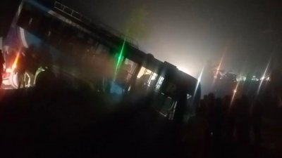 দিনাজপুরের চিরিরবন্দরে বাসচাপায় অটোভ্যানের দুই যাত্রী নিহত
