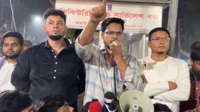 বক্তব্য দিচ্ছেন জাতীয় যুবশক্তির নেতৃবৃন্দ