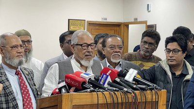 কথা বলছেন নজরুল ইসলাম খান