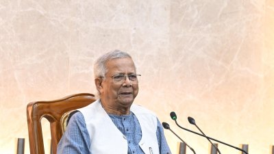 নতুন দায়িত্বপ্রাপ্ত পুলিশ সুপারদের উদ্দেশে বক্তব্য রাখছেন প্রধান উপদেষ্টা, ছবি: প্রধান উপদেষ্টার প্রেস উইং
