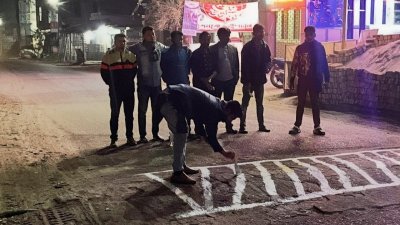 স্পিড ব্রেকারে রঙ করে দিলো ছাত্রদল
