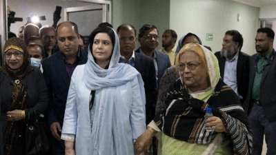 এভারকেয়ারে খালেদা জিয়াকে দেখতে যান ডা. জুবাইদা রহমান