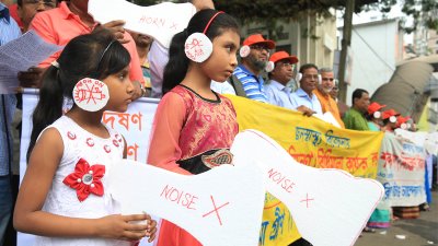 শব্দদূষণে বড়রা ক্ষতিগ্রস্ত তো হচ্ছেনই, তবে সবচেয়ে হুমকির মুখে শিশুরা (ফাইল ছবি)