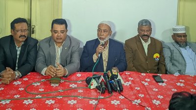 রংপুরে জাতীয় পার্টি কার্যালয়ে আলোচনা সভায় বক্তব্য দেন মোস্তাফিজার রহমান মোস্তফা