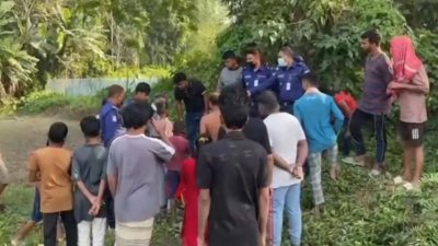 গোপালগঞ্জে হাত-মুখ বাঁধা অবস্থায় আবির সাহা (৩৫) নামে এক রিকশাচালকের লাশ উদ্ধার করেছে পুলিশ