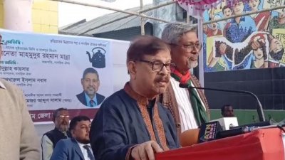 রবিবার বিকালে কুড়িগ্রাম কলেজ মোড়ে স্বাধীনতার বিজয় স্তম্ভে বীর মুক্তিযোদ্ধাদের স্মর‌ণে আ‌য়ো‌জিত সমাবেশে বক্তব্য দেন নাগরিক ঐক্যের সভাপতি মাহমুদুর রহমান মান্না