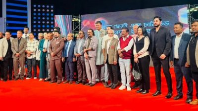 সংবাদ সম্মেলনে আয়োজক ও অতিথিরা