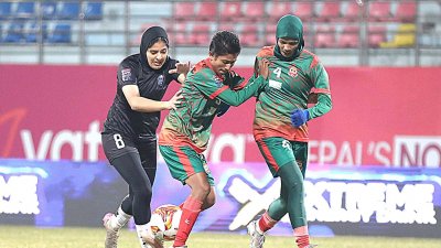 ম্যাচের একটি দৃশ্য।