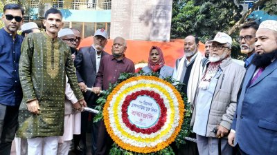 সকালে শহীদ স্মৃতিসৌধে ফুল দিয়ে শ্রদ্ধা নিবেদন করা হয়েছে