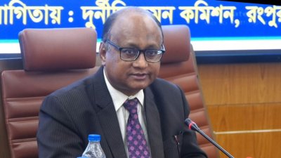 দুদুক চেয়ারম্যান ড. মোহাম্মদ আবদুল মোমেন (ফাইল ছবি)