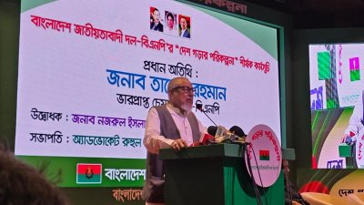 বক্তব্য রাখছেন বিএনপির স্থায়ী কমিটির সদস্য নজরুল ইসলাম খান/ বাংলা ট্রিবিউন