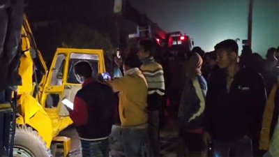 টাঙ্গাইলে কাভার্ডভ্যানের পেছনে ট্রাকের ধাক্কা, নিহত ২