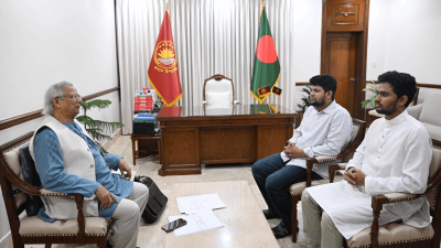 প্রধান উপদেষ্টার সঙ্গে আসিফ ও মাহফুজ