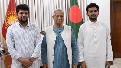 প্রধান উপদেষ্টার সঙ্গে আসিফ মাহমুদ ও মাহফুজ আলম