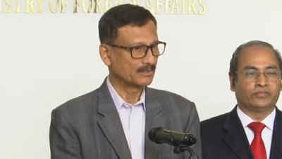 কথা বলছেন  পররাষ্ট্র উপদেষ্টা মো. তৌহিদ হোসেন