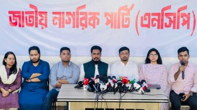 তালিকা ঘোষণা করেন এনসিপির সদস্য সচিব আখতার হোসেন (ছবি: নাসিরুল ইসলাম)