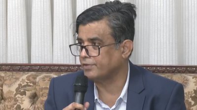 কথা বলছেন প্রেস সচিব শফিকুল আলম