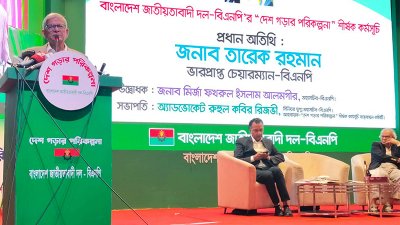 কথা বলছেন মির্জা ফখরুল ইসলাম আলমগীর