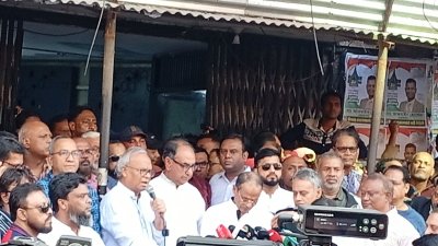 বক্তব্য রাখছেন রুহুল কবির রিজভী