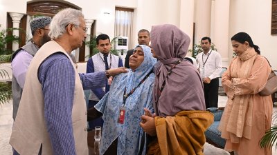 যমুনায় প্রধান উপদেষ্টার সঙ্গে সাক্ষাৎ করেন ওসমান হাদির পরিবারের সদস্যরা
