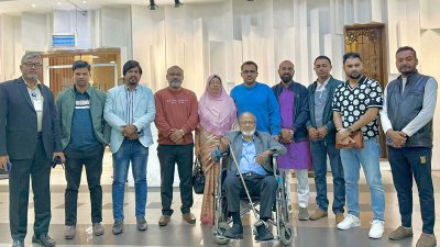 বাংলাদেশ বিমানের ফ্লাইটে সিঙ্গাপুর যান খন্দকার মোশাররফ হোসেন