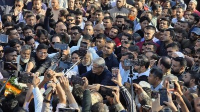 মিরপুরে শহীদ বুদ্ধিজীবীদের প্রতি বিএনপির শ্রদ্ধা (ছবি: নাসিরুল ইসলাম)