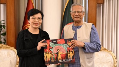 প্রধান উপদেষ্টা অধ্যাপক মুহাম্মদ ইউনূসের সঙ্গে বাংলাদেশে থাইল্যান্ডের নবনিযুক্ত রাষ্ট্রদূত থিথিপর্ন চিরাসাওয়াদি/ প্রেস উইং