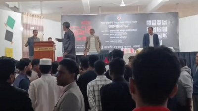 পাবনায় বুদ্ধিজীবী দিবসে ছাত্রদল ও শিবিরের মধ্যে হট্টগোল