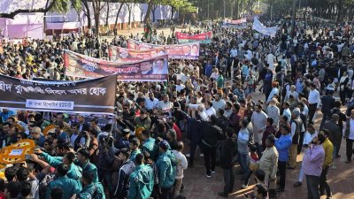 শহীদ বুদ্ধিজীবী দিবসে শ্রদ্ধা ও ভালোবাসায় জাতি স্মরণ করেছে সূর্যসন্তানদের (ছবি: নাসিরুল ইসলাম)