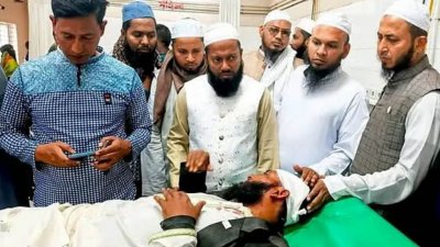 চরফ্যাশন উপজেলা স্বাস্থ্য কমপ্লেক্সে আহত কর্মীকে দেখতে যান জামায়াতের নেতারা