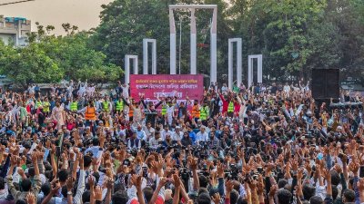 সমাবেশে বিভিন্ন দল ও সংগঠনের নেতাকর্মীরা অংশ নেন